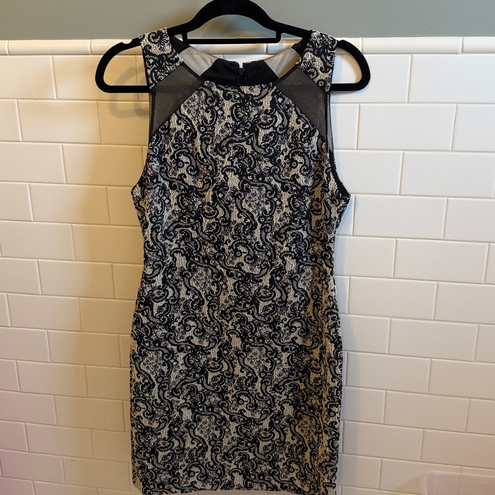 Alice + Olivia body con textured dress size 8